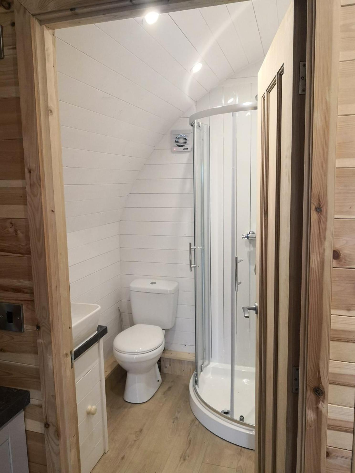 Вилла Pond View Pod 1 With Outdoor Hot Tub - Fife - Loch Leven - Lomond Hills Kelty Экстерьер фото
